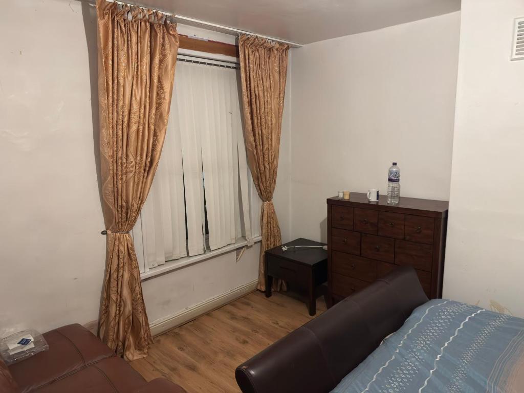 Pdmdecor House, Hunslet