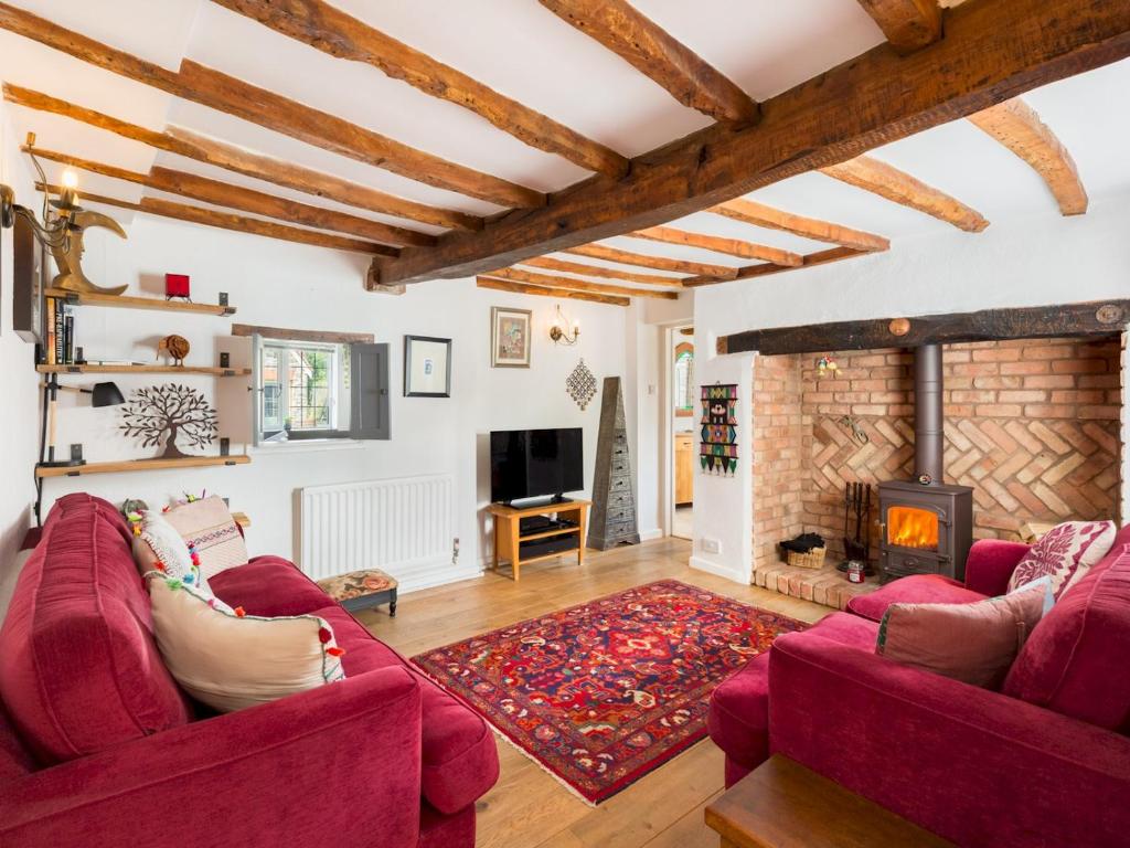 Pass the Keys Traditional 3 Bed Cottage in Historic Village, Stratford-upon-Avon