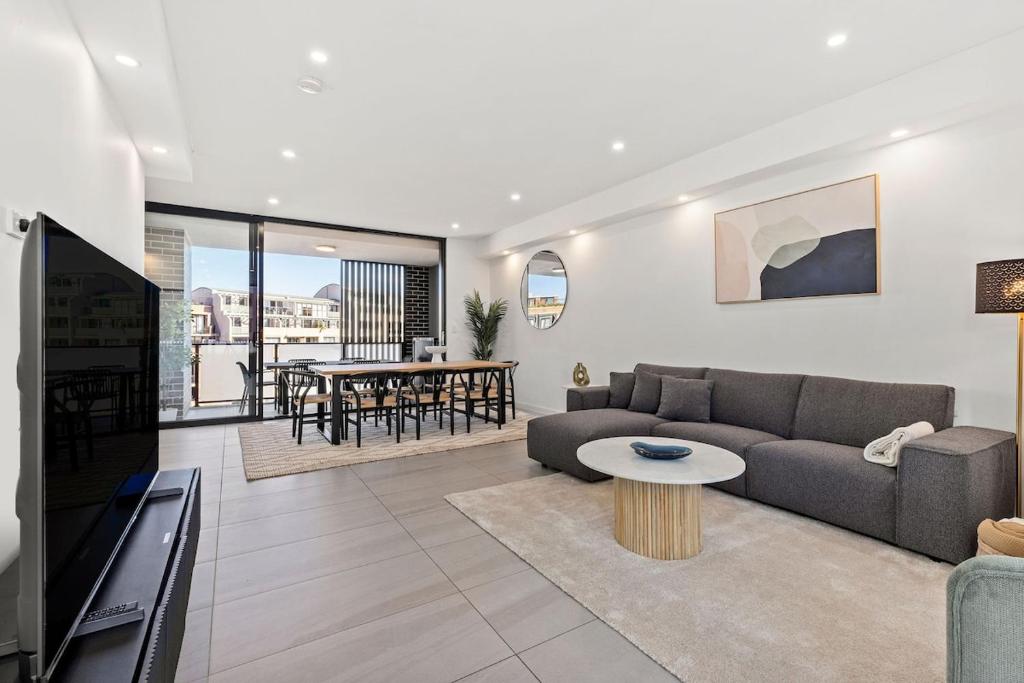 Big Two-Story with Private Elevator & Balconies, Sydney