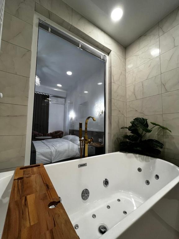 Jacuzi Suite Paradise, Tbilisi