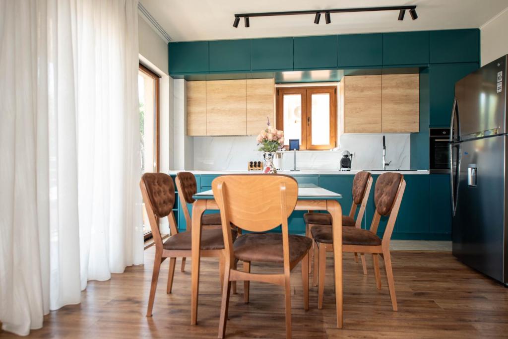 Heart of Budva 3BR City View Apt - 5