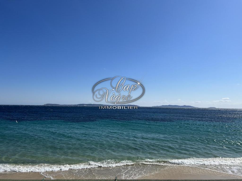 Studio vue mer pieds dans l'eau plage de Cavalière - 3