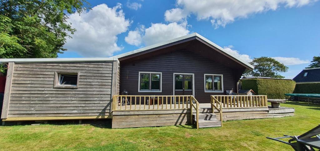 Finse woning nabij groot meer, Rohel