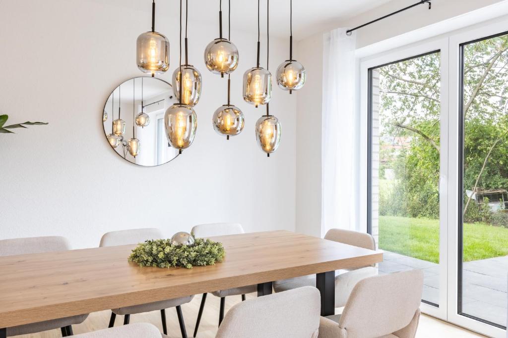 Das Strandhaus, bis zu 8 Personen, mit Garten, 250 Meter fussläufig zum See, Lembruch