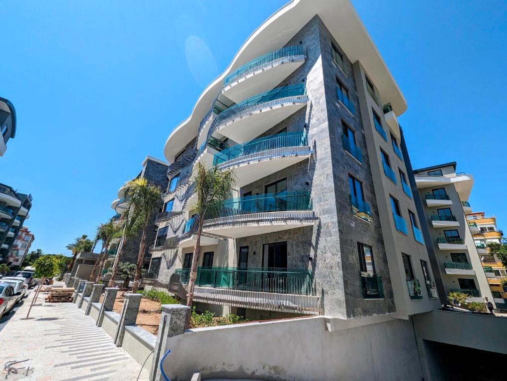 200 meters from sea in Heart of ALANYA in 5 star complex, Alanya