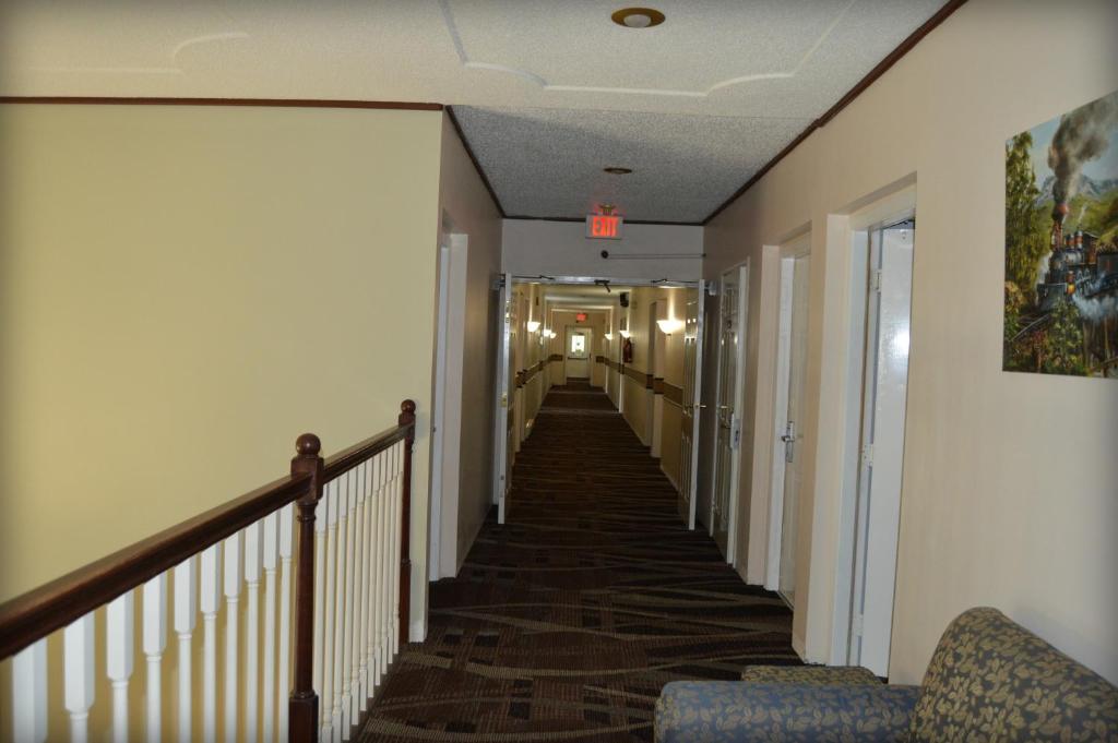Adams Inn and Suites photo