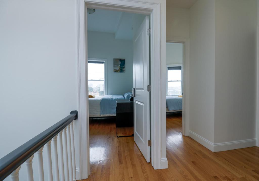Modern & Spacious 4-Bedroom Apartment in Roxbury, Boston