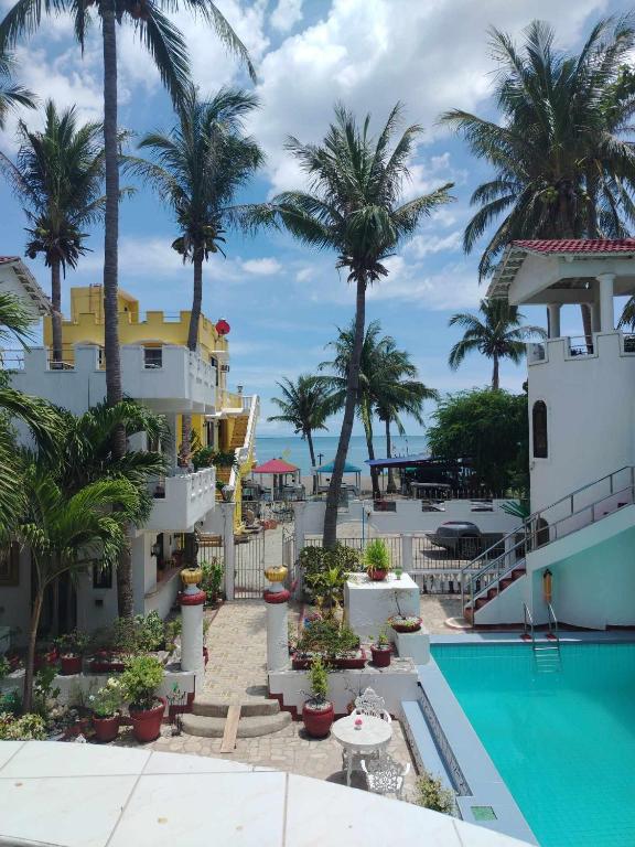 White & Yellow Castle Hotel and Resort, Calatagan