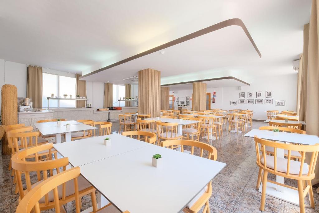 azuLine Hotel Mediterráneo — Restaurant & bars in Santa Eulalia, Balearic Islands