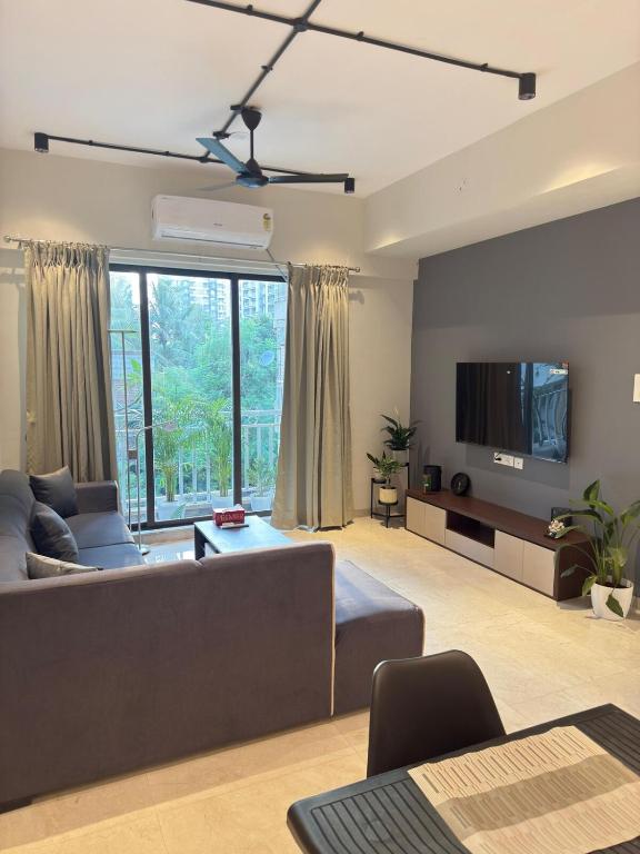 Your Ultimate Noir Awaits!, Tháné