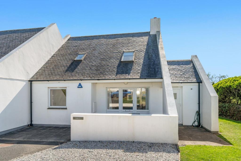 Gully at Highcliffe, Polzeath