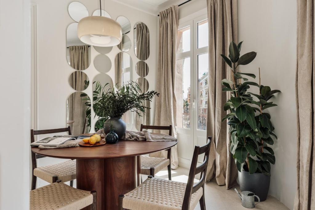 Pavona - 2 bedrooms and terrace in Sants, Barcelona