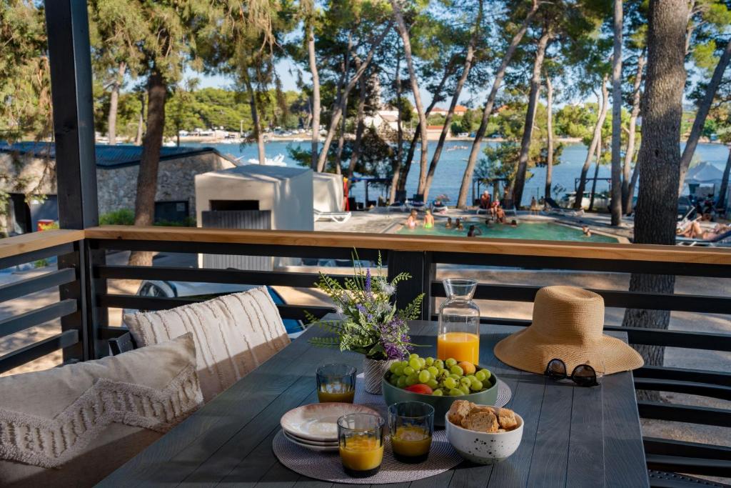 Taber Pašman – Mobile Homes, Pašman