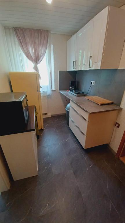 Einfache 2 Zimmer Wohnung mit Parkplatz nur 8 Min nach Bayreuth, Mistelgau