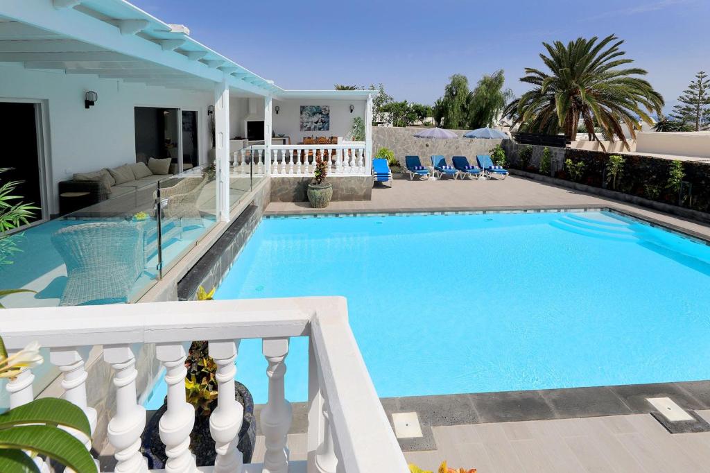 Graceful Puerto Del Carmen Villa 5 Bedrooms Villa Vega Del Carmen - 2