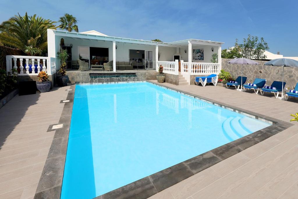 Graceful Puerto Del Carmen Villa 5 Bedrooms Villa Vega Del Carmen - 4