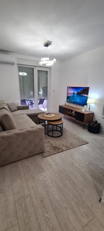 A-Home apartman, Ši Selo