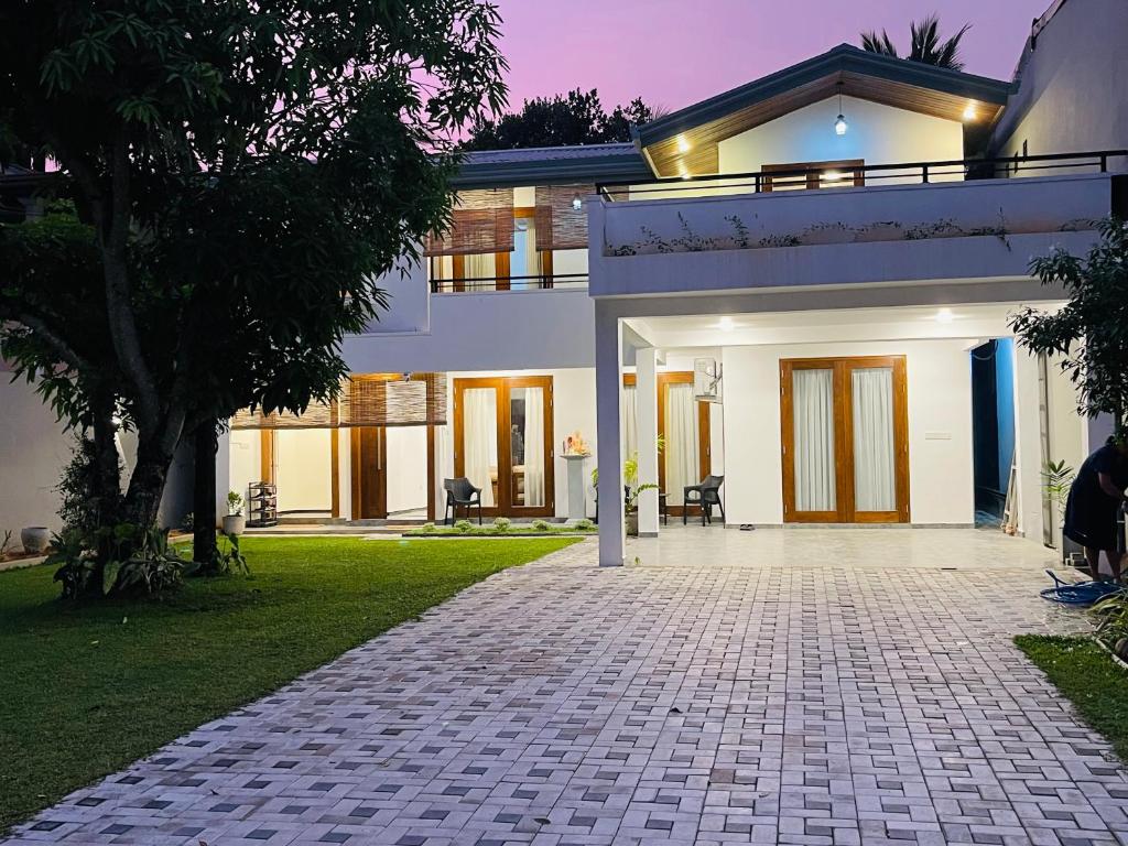 The Charm, Pannipitiya