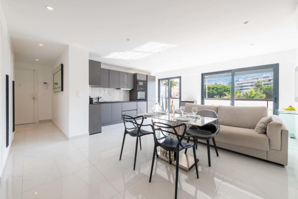 Central 1-Br with Balcony Rue dAntibes Cannes - 3
