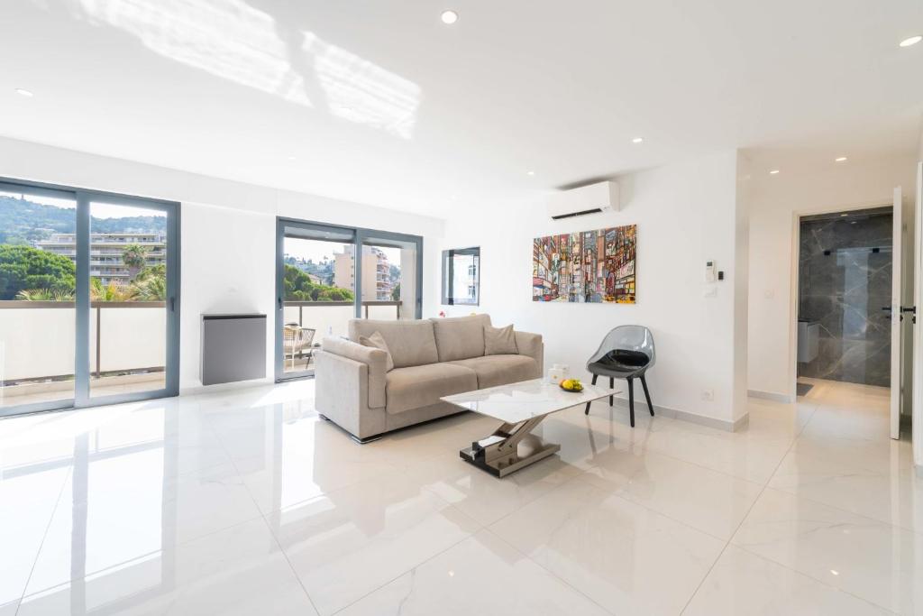 Central 1-Br with Balcony Rue dAntibes Cannes - 4