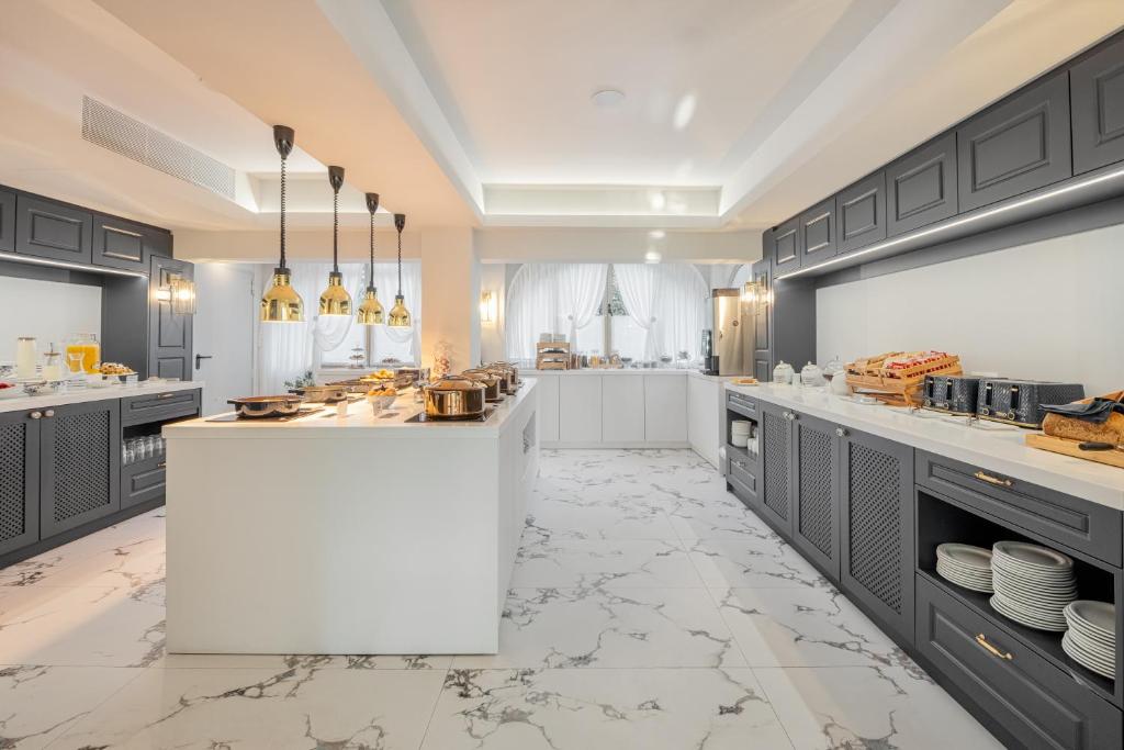 Corfu Mare Boutique Hotel -Adults only — Restaurant & bars in Corfu Town, Ionian Islands