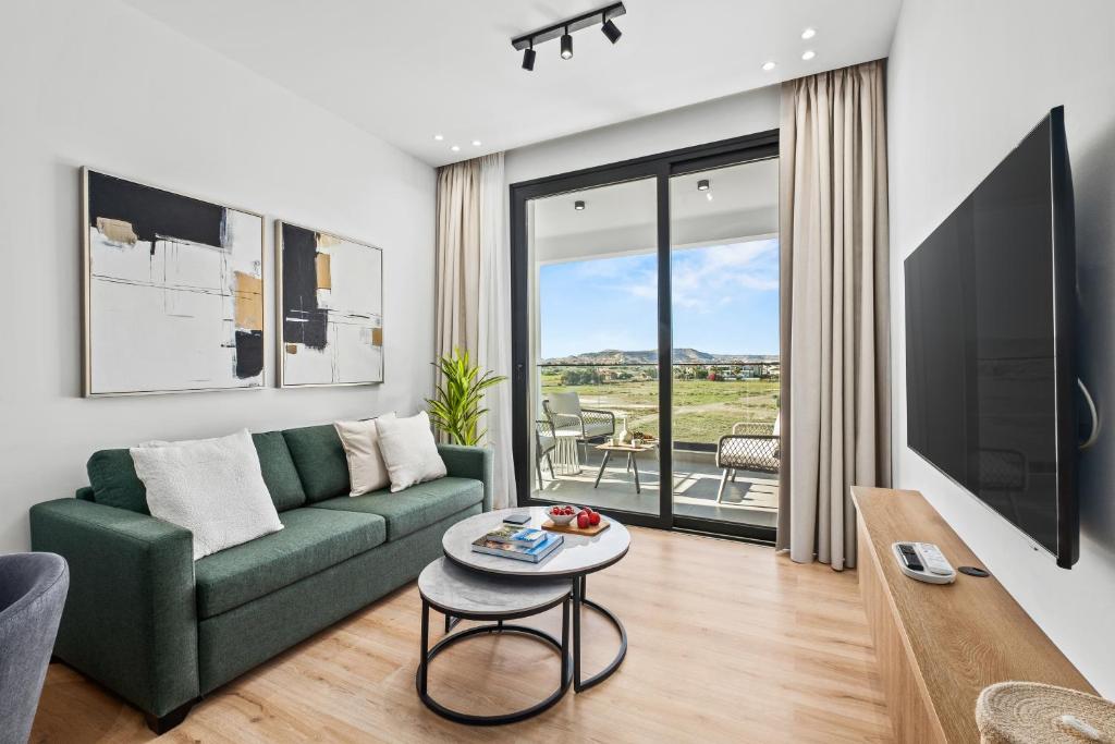 Artemis 304 - Seaside Stories, Livadhia