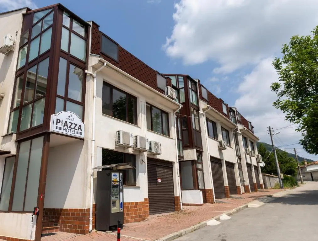 La Piazza Hotel, hotel in Shumen