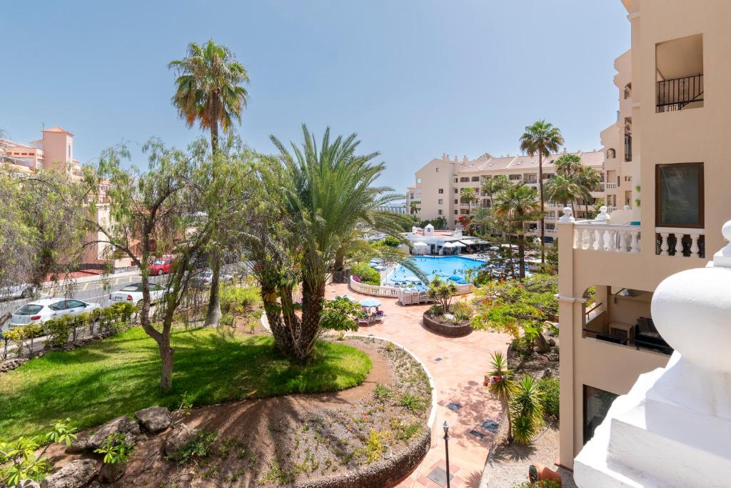 Lovely Studio Apartment Communal Heated Pool - 4