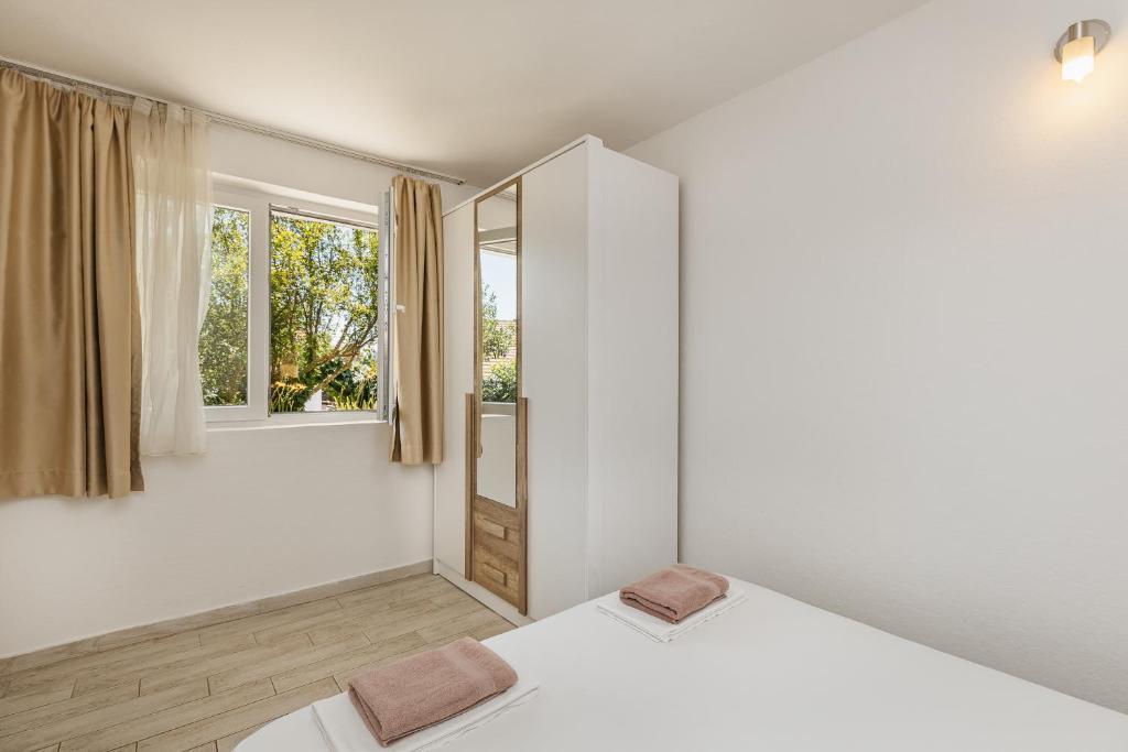 Green Garden Apartments - 4