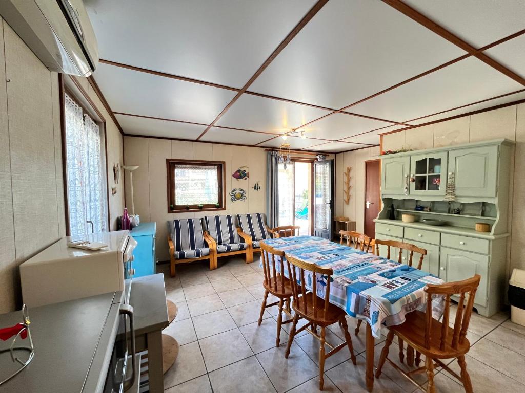 Domaine de vacances TAMARIS, à 600m de la plage, villa 3 chambres et séjour clic clac, wifi, cuisine climatisée, 7 couchages animations et piscines en supplément - LRTAMS10 - 5