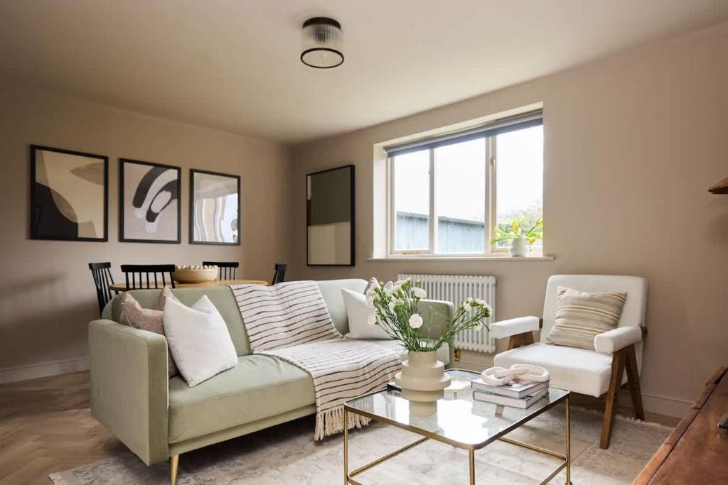 The Twickenham Wonder - Lovely 1BDR Flat with Parking, Twickenham