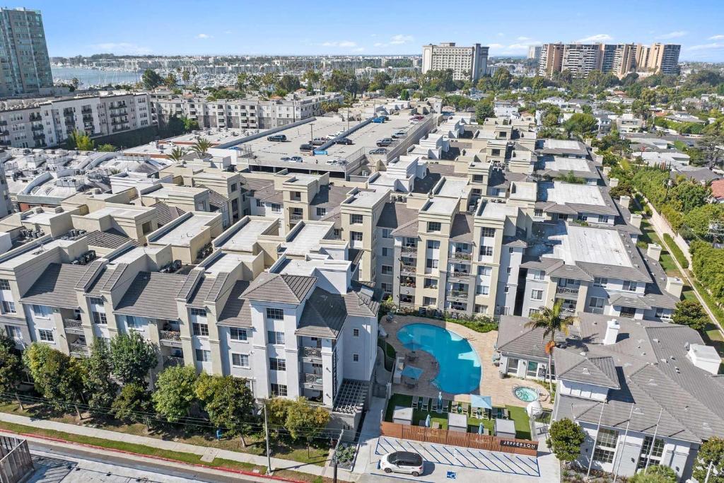 Global Luxury Suites in LA's Seaside, Los Angeles