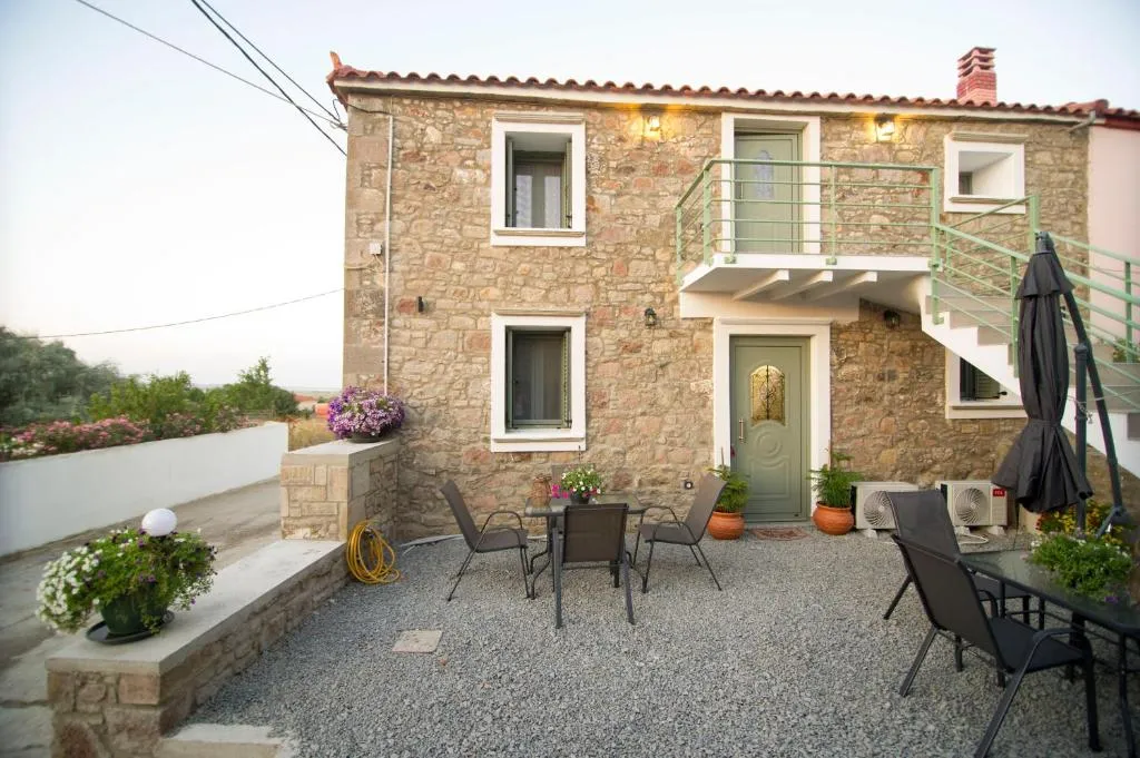 Agnanti Studios, hotel in Roussopoúlion