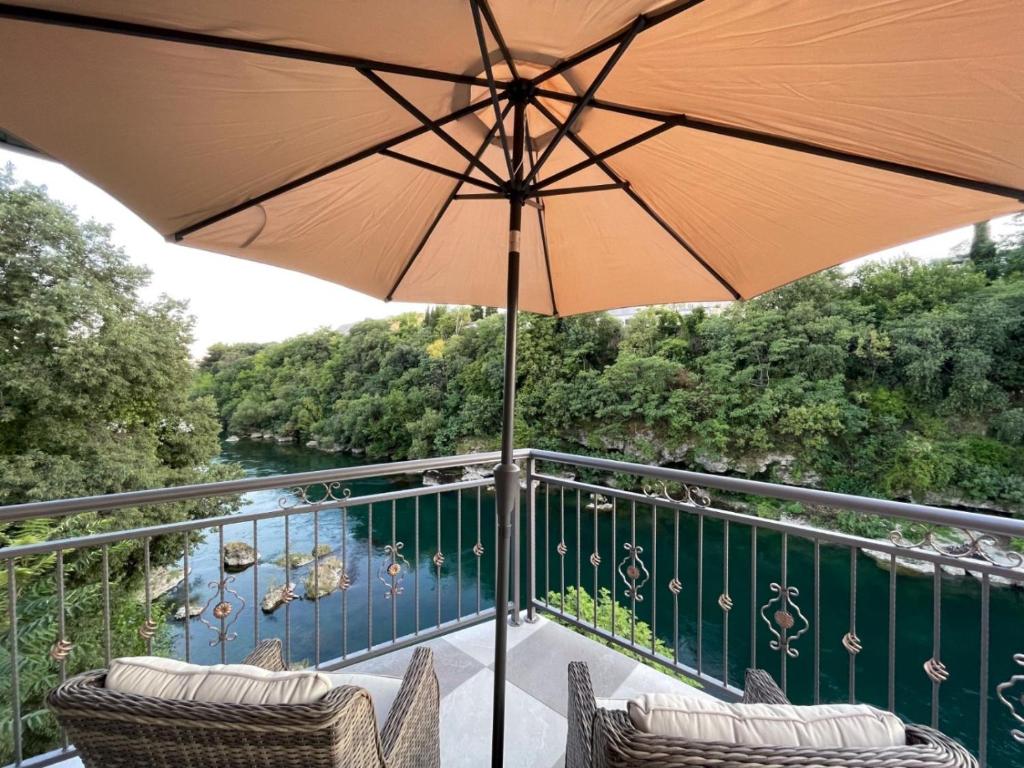 Kovac Riverfront Apartments - 1