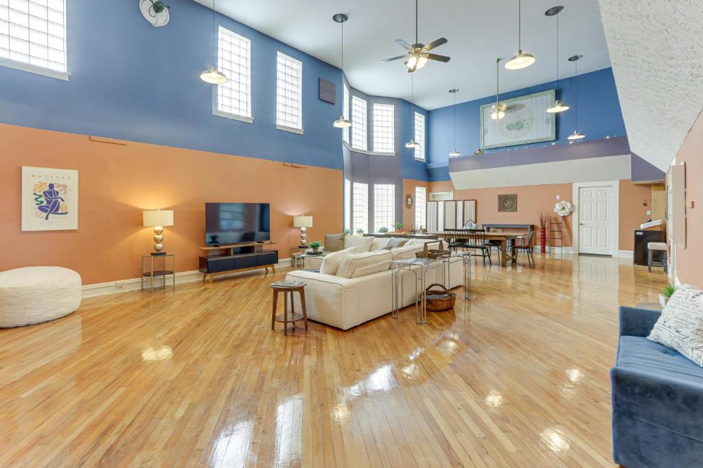 Downtown Apt 23 Mi to Hocking Hills State Park, Lancaster