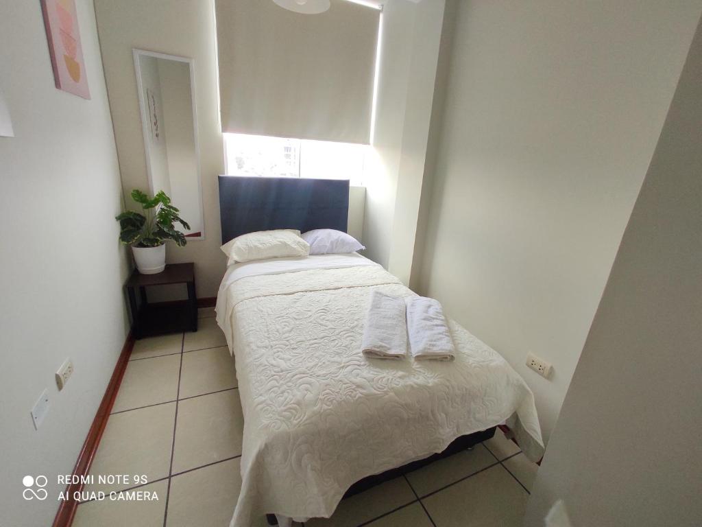 Céntrico departamento de 3 habitaciones con balcón - 5