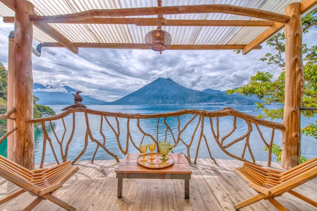 Casa Paloma - Lakefront - Waterfalls - Gardens, San Marcos La Laguna