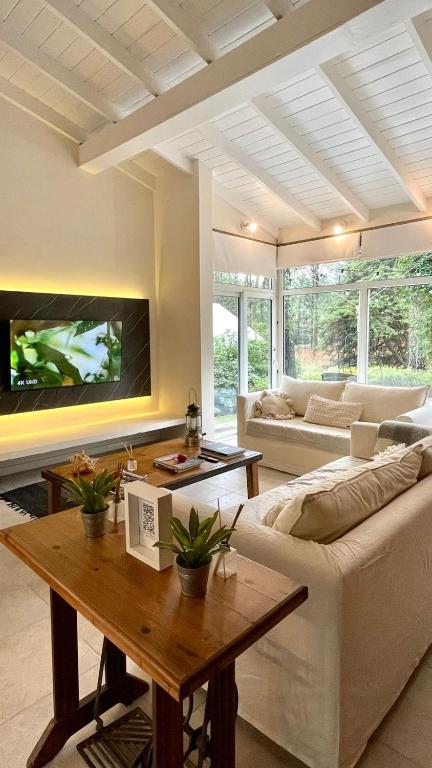 Espectacular casa en Cariló frte al Golf 8 personas - 2