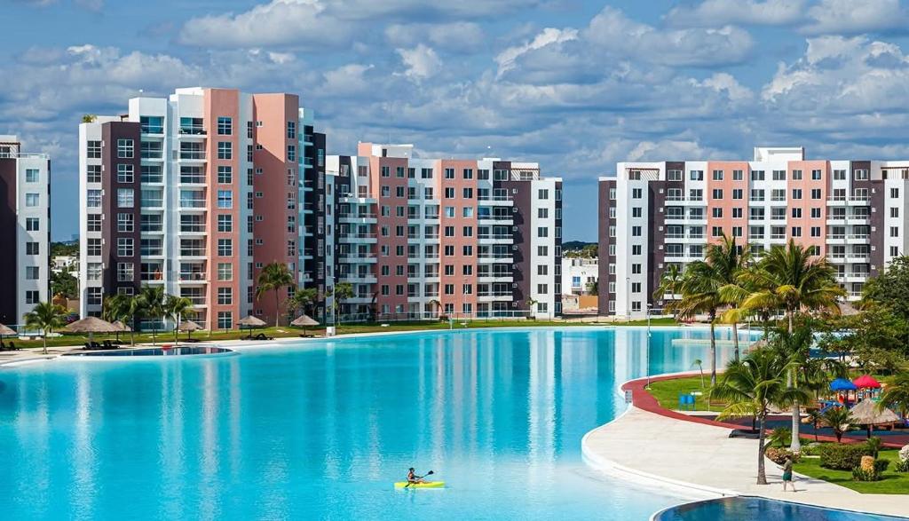 Grandiosa Laguna Azul Turquesa - 1