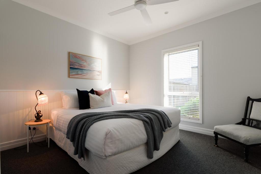 Cosy Self-Contained Unit with QBed, Parking & Wifi, Ilfraville