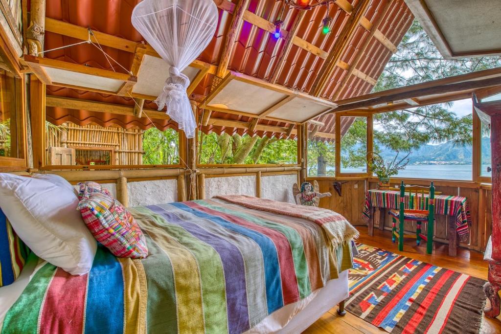 Lake view paradise- waterfall, swim dock, kitchen, San Marcos La Laguna