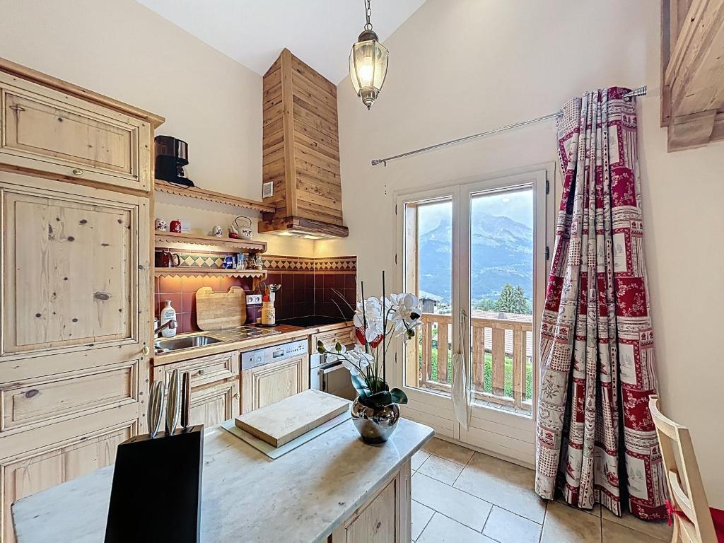 Appartement 2 chambres, mezzanine, vue Mont Blanc, proche village, parking - FR-1-560-164 - 2