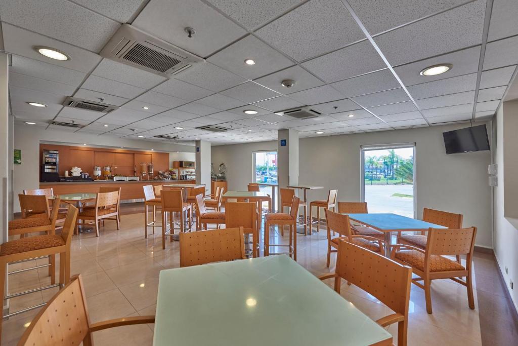 City Express by Marriott Mazatlán - Dining image