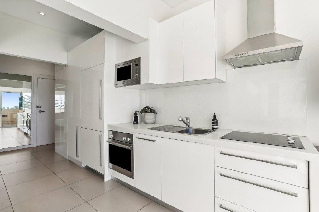 Kitchen, Bondi Beachfront Bliss in Sydney