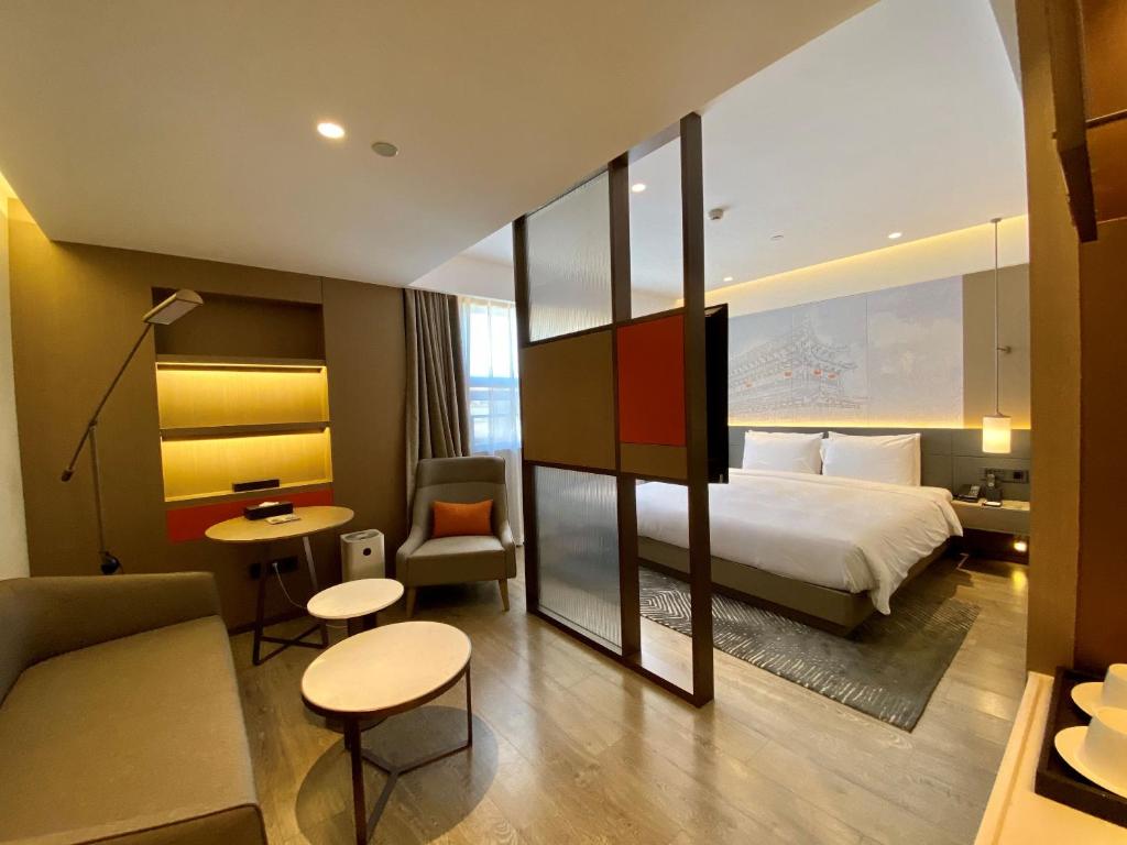 3. Novotel ..