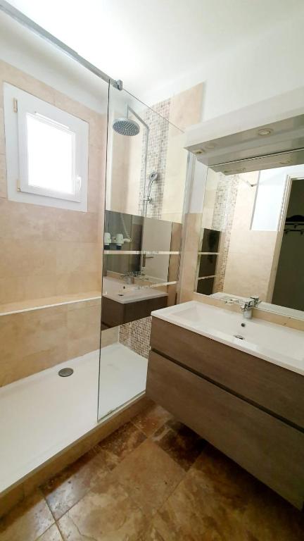 Bas de villa T3 avec piscine - 4
