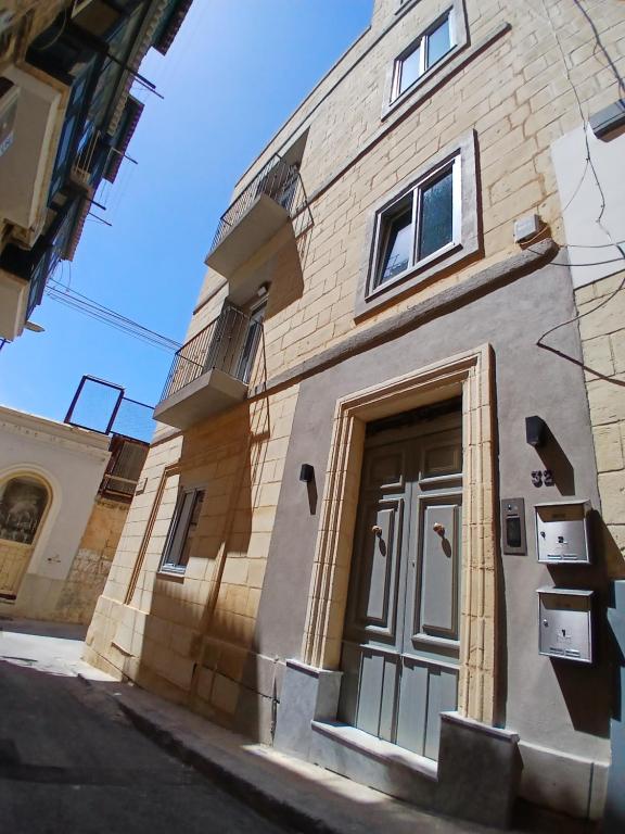 Maron 32, Cospicua