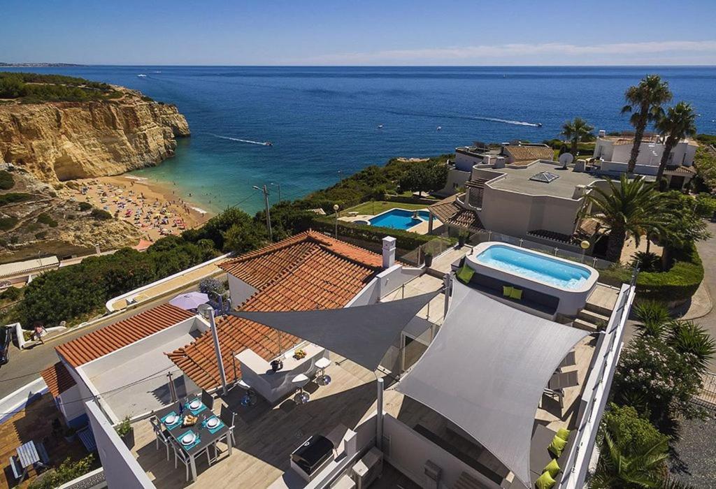 Stylish & Modern Carvoeiro Villa 2 Bedrooms Villa Benagil Stunning Views & Roof Terrace With Private Heated Pool Algarve, Lagoa