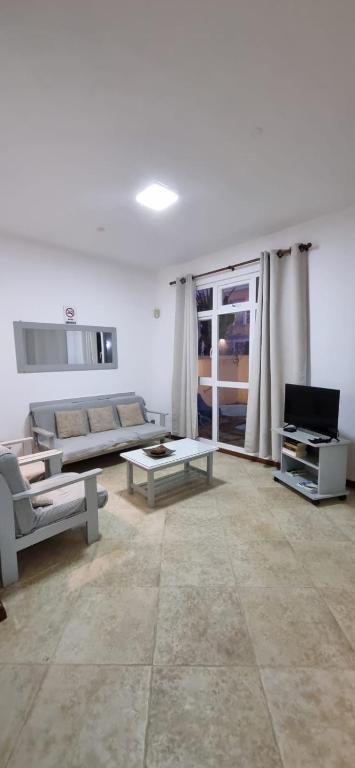 Maison Bleue Azure, Midlands Station