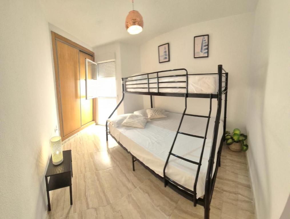 Cozy apartment with private parking near center and beach - 4